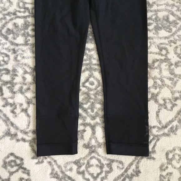 Victoria’s Secret Knockout Cropped Leggings XS - Picture 4 of 4